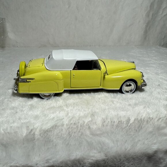 1948 Lincoln Continental Cabriolet 1/32 Diecast Model Car Decor - Picture 1 of 9